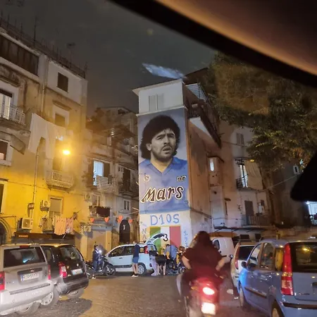 Niluna Nápoly