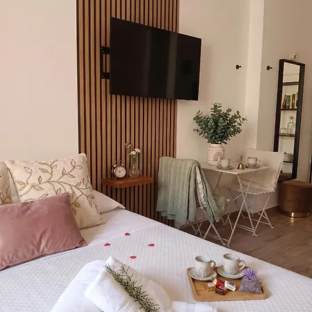 Niluna Oda ve Kahvaltı Napoli