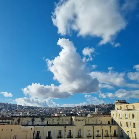 Alojamento de Acomodação e Pequeno-almoço Niluna Nápoles