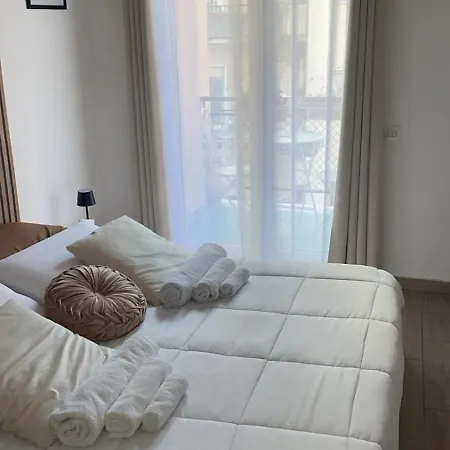 Niluna Naples