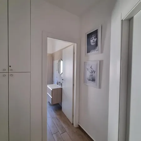 Niluna Naples